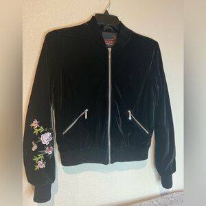 Yoki Outerwear Collection~Soft Black Faux Velvet Bomber Jacket~Zip Close~Size M